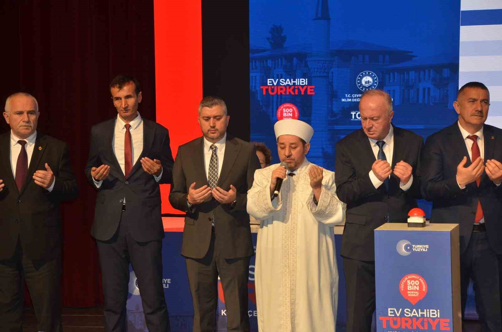 Sinop’ta 947 konutun hak sahipleri belirlendi
Sinop’ta 947 konutun hak sahipleri belirlendi