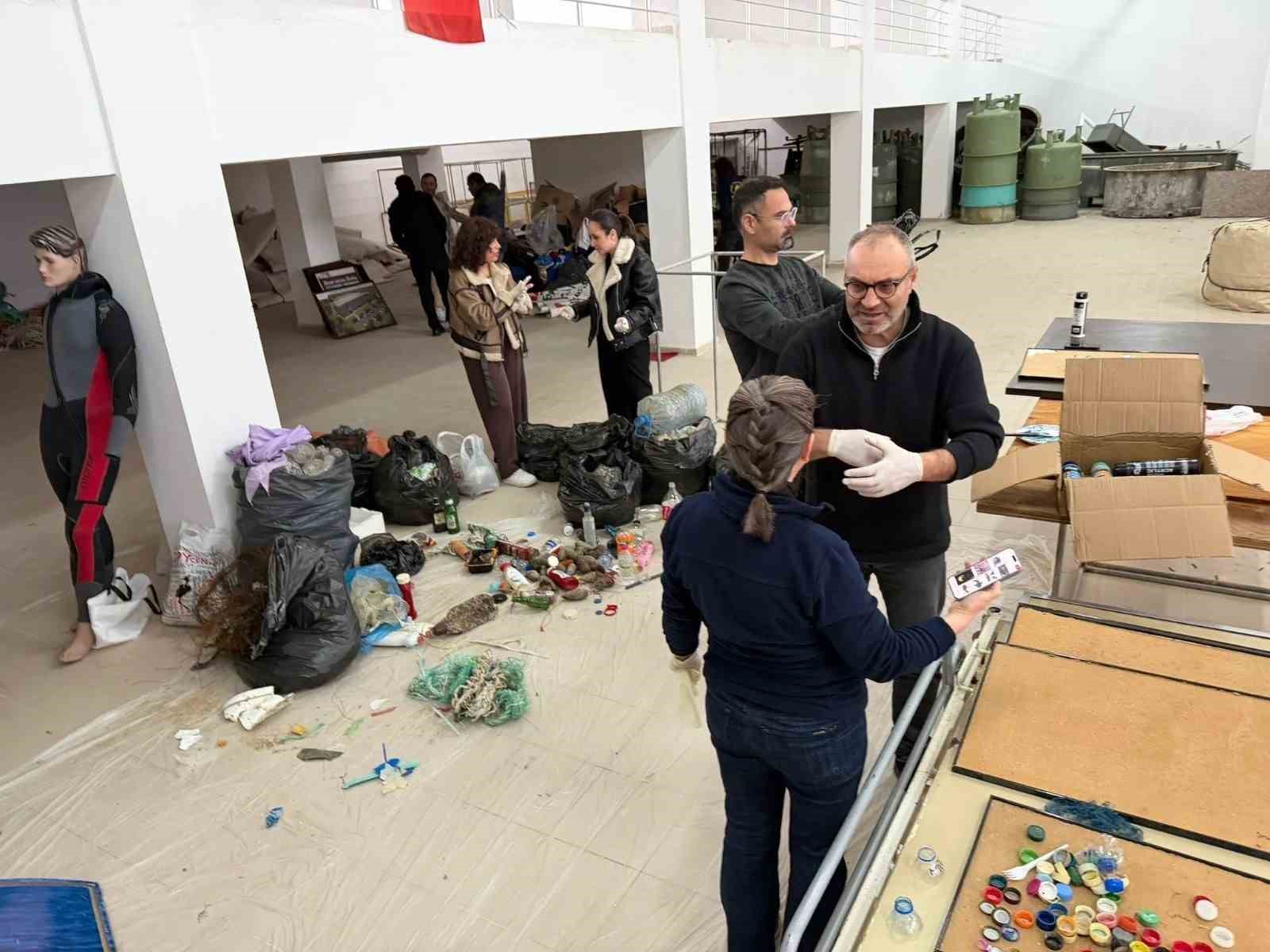 Sinop’ta denizin çöpü atölyede sanata dönüşüyor
