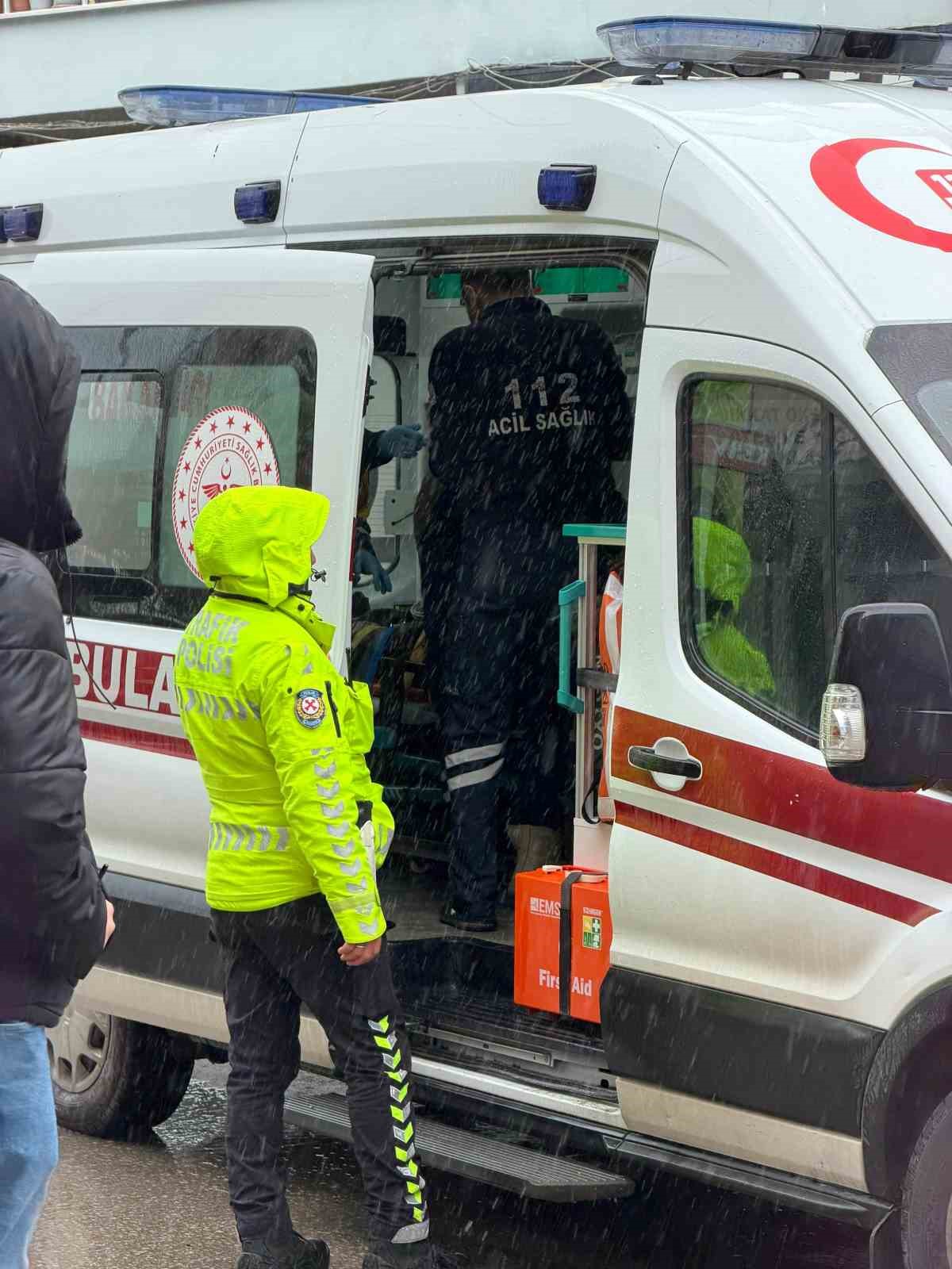 Sinop’ta hafif ticari araç yayaya çarptı: 1 yaralı
