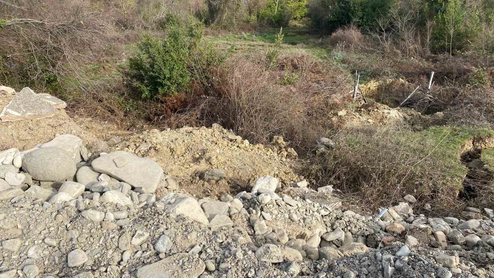 Sinop’ta heyelan sonrası evlerine su ulaşmayan vatandaşlardan tepki
