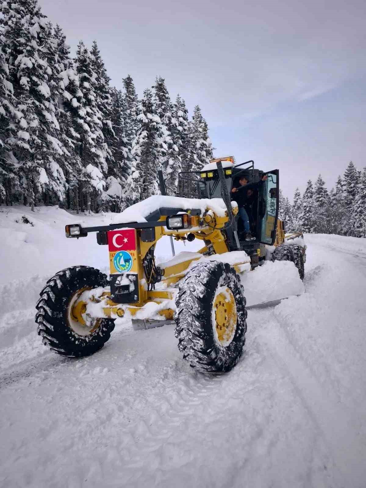 Sinop’ta karla mücadele: 4 bin km yol açıldı
