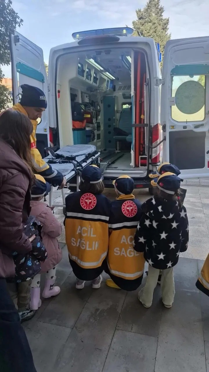 Sinop’ta minik öğrenciler ambulansı yakından tanıdı
