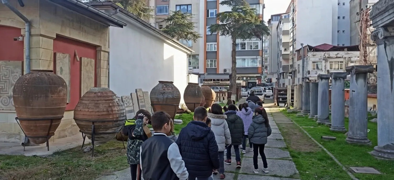 Sinop’ta minik öğrenciler müzede keşfe çıktı
