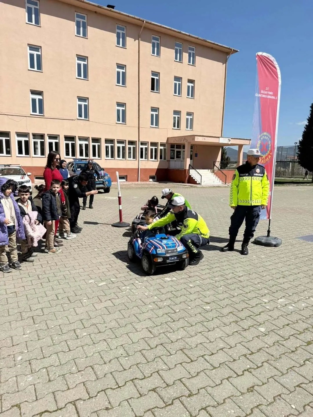 Sinop’ta minikler eğlenerek trafik kurallarını öğreniyor
