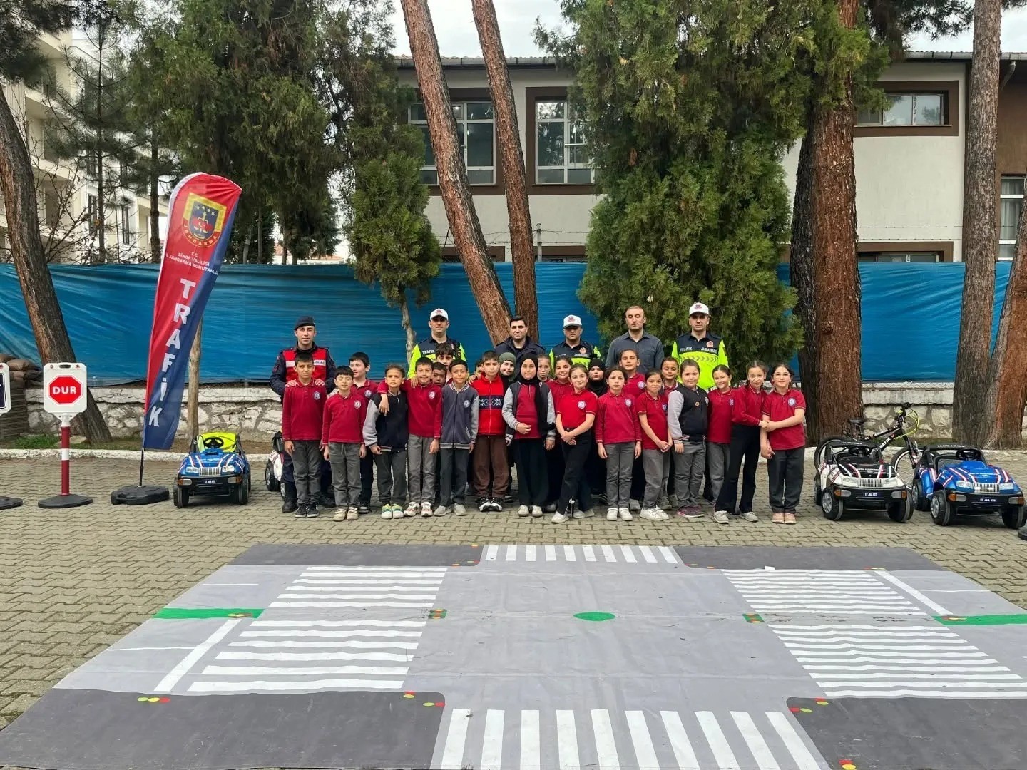 Sinop’ta minikler trafiği eğlenerek öğrendi
