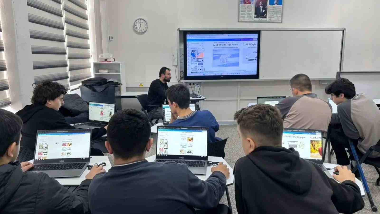 Sinop’ta öğrenciler dijital becerilerini atölyede geliştirdi
