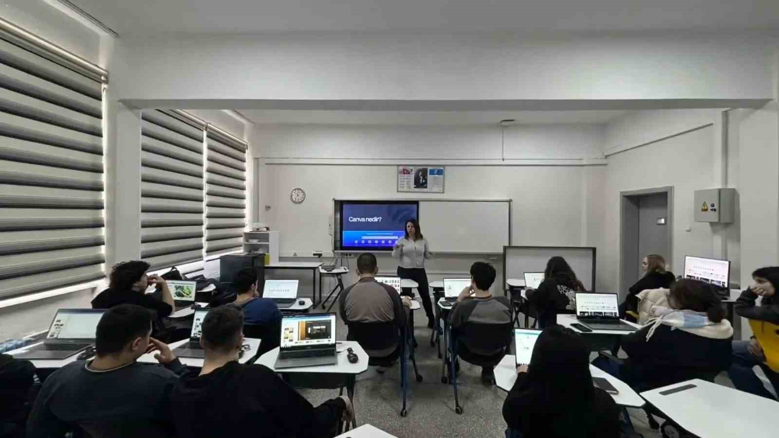 Sinop’ta öğrenciler dijital becerilerini atölyede geliştirdi
