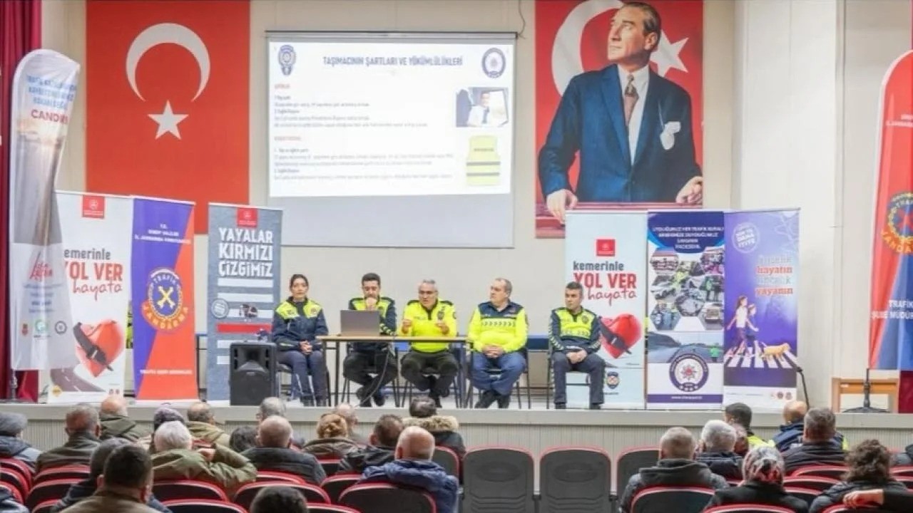 Sinop’ta okul servis şoförlerine trafik güvenliği eğitimi
