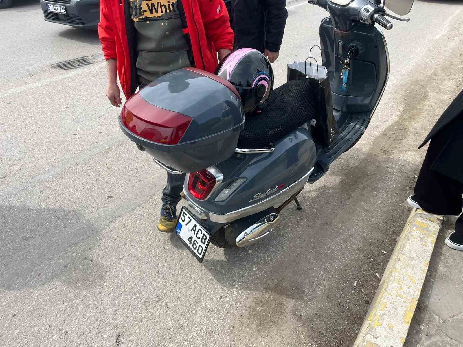 Sinop’ta otomobil ile motosiklet çarpıştı: 2 yaralı
