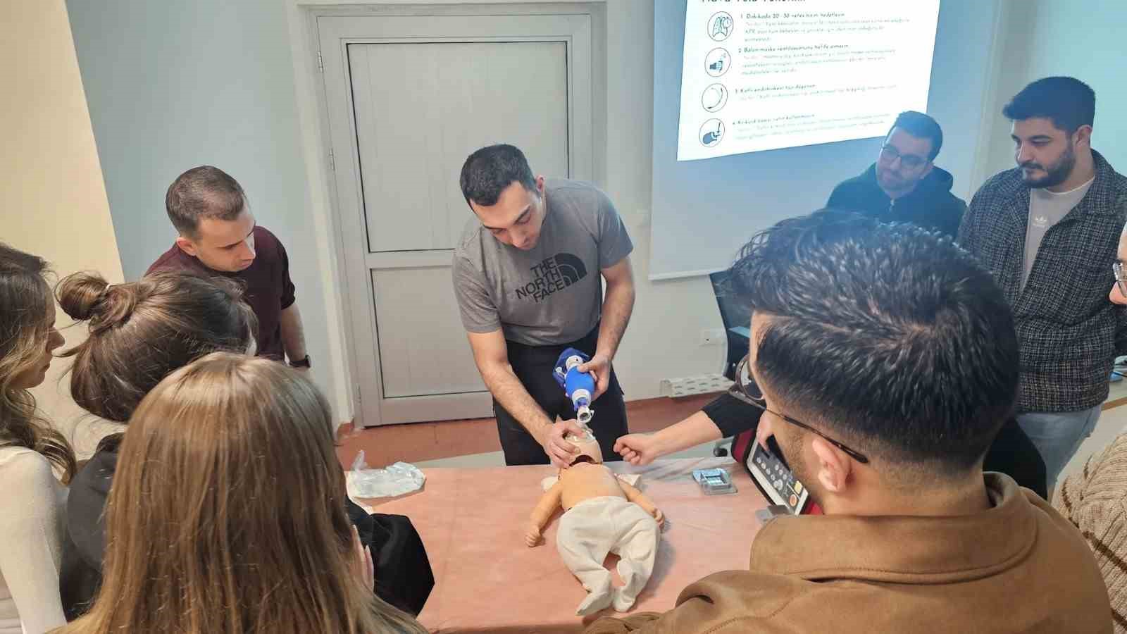 Sinop’ta sağlıkçılara "ileri yaşam desteği" eğitimi
