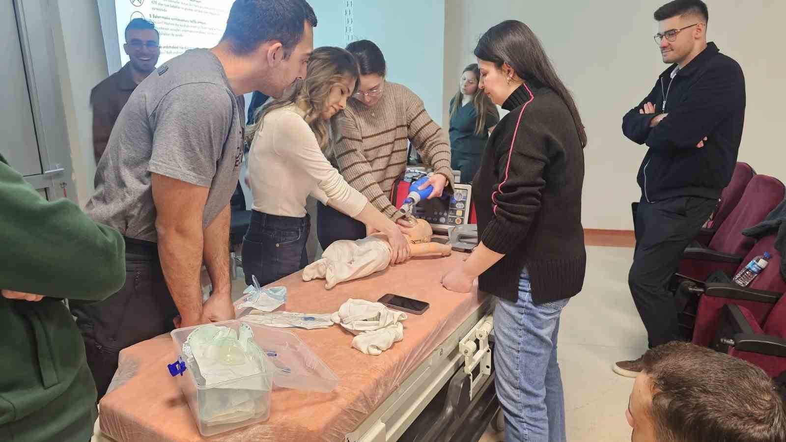 Sinop’ta sağlıkçılara "ileri yaşam desteği" eğitimi
