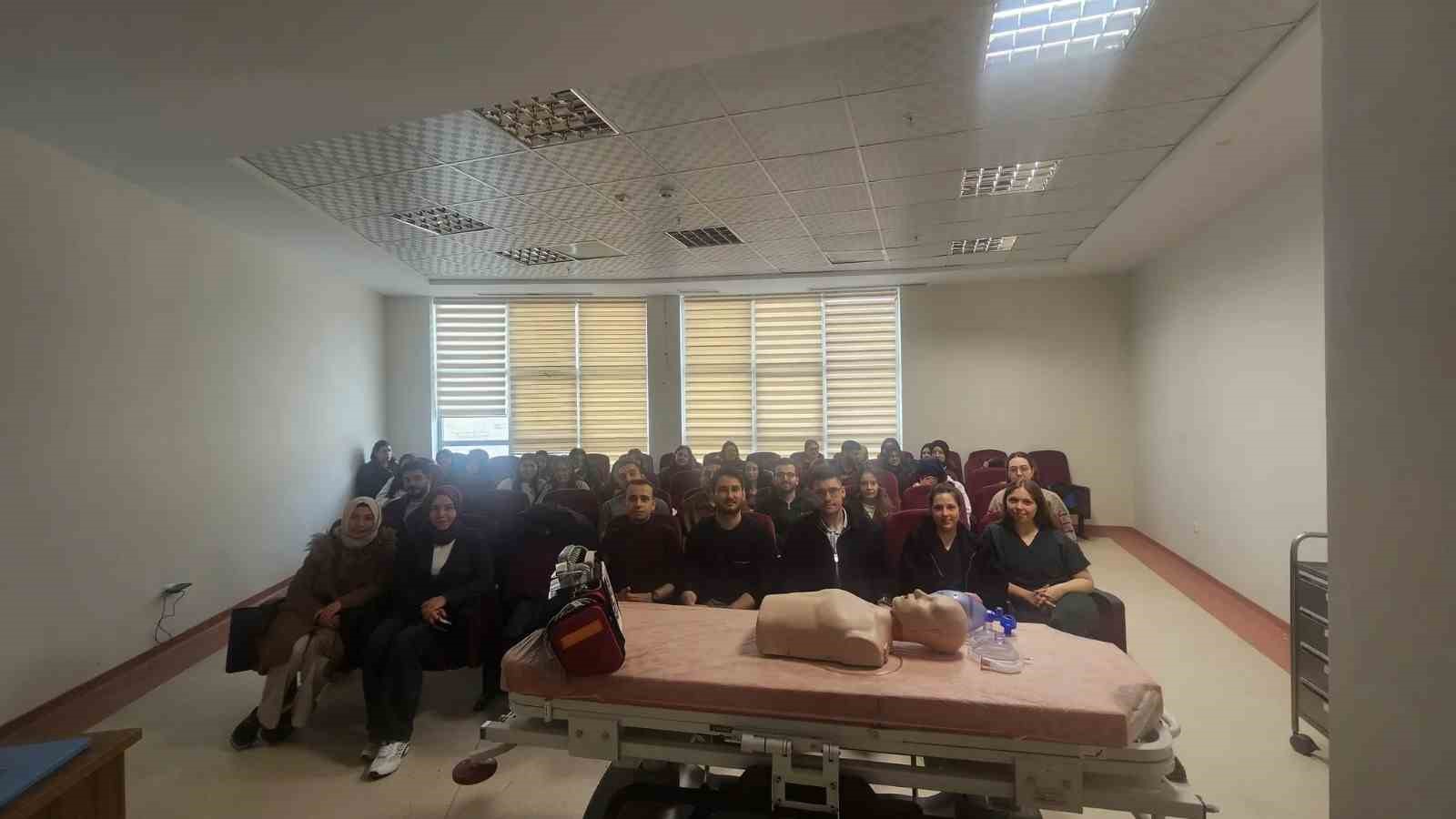 Sinop’ta sağlıkçılara "ileri yaşam desteği" eğitimi
