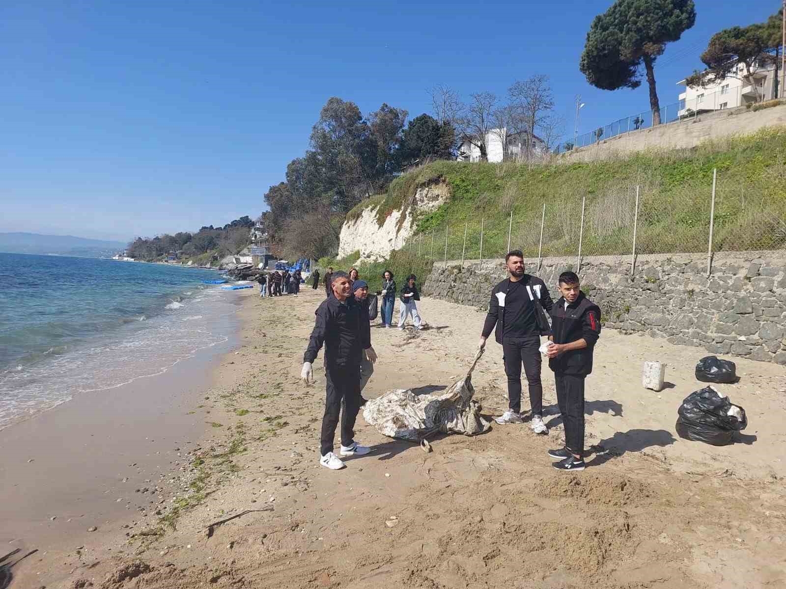 Sinop’ta sahil temizliği
