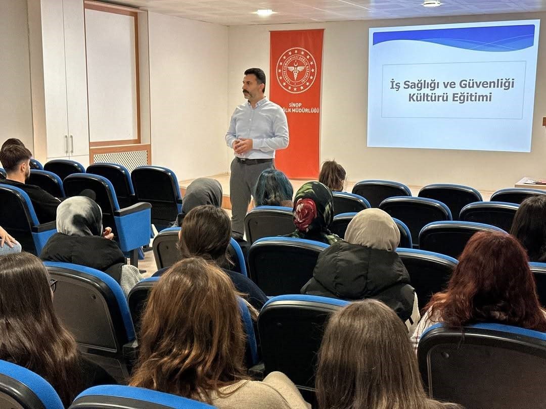Sinop’ta stajyer öğrencilere "iş güvenliği" eğitimi
Sinop’ta stajyer öğrencilere "iş güvenliği" eğitimi