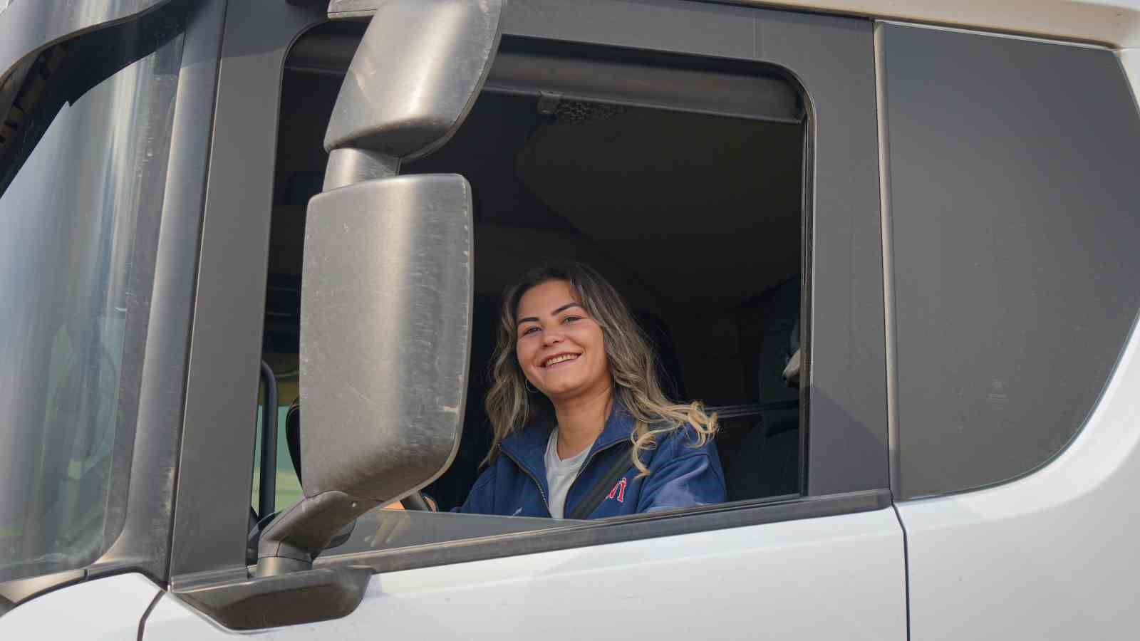 Sıradan hayatından sıkılan genç kadın uzun yol tır şoförü oldu
