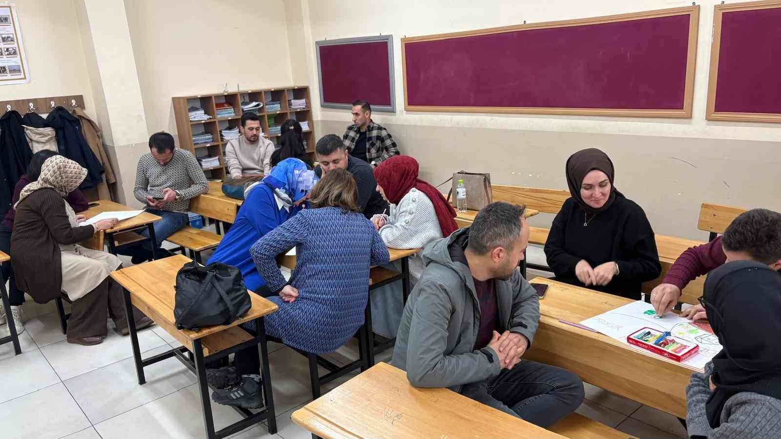 Sıralara bu sefer veliler oturdu
