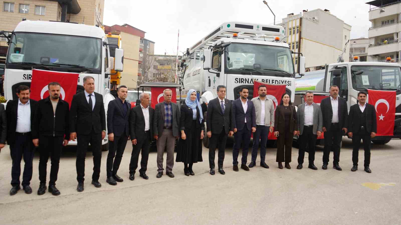 Şırnak Belediyesi araç filosunu büyütüyor: 6 yeni araç hizmete alındı
