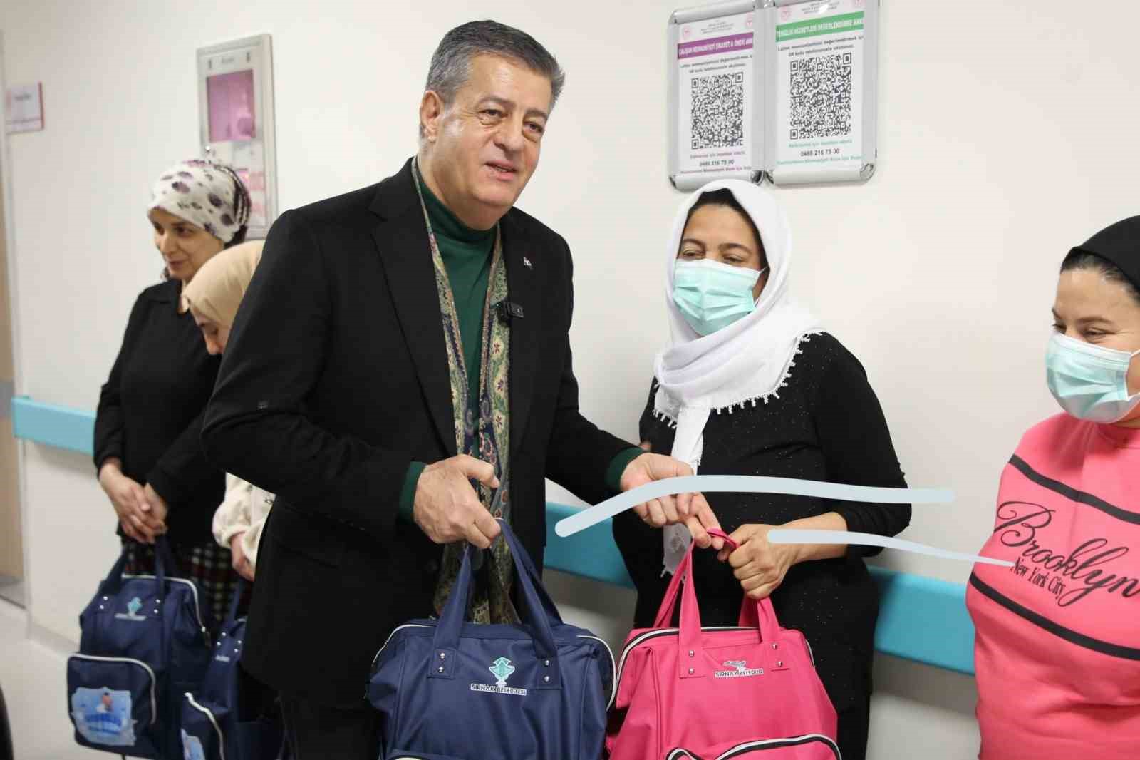 Şırnak Belediyesinden ‘Hoş geldin Bebek’ sürprizi
Şırnak Belediyesinden ‘Hoş geldin Bebek’ sürprizi