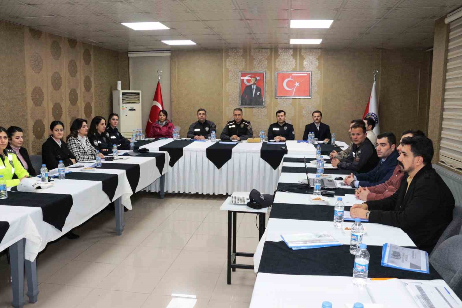 Şırnak Emniyet Müdürü Sazak: "Vatandaşın huzuru için görev başındayız"
