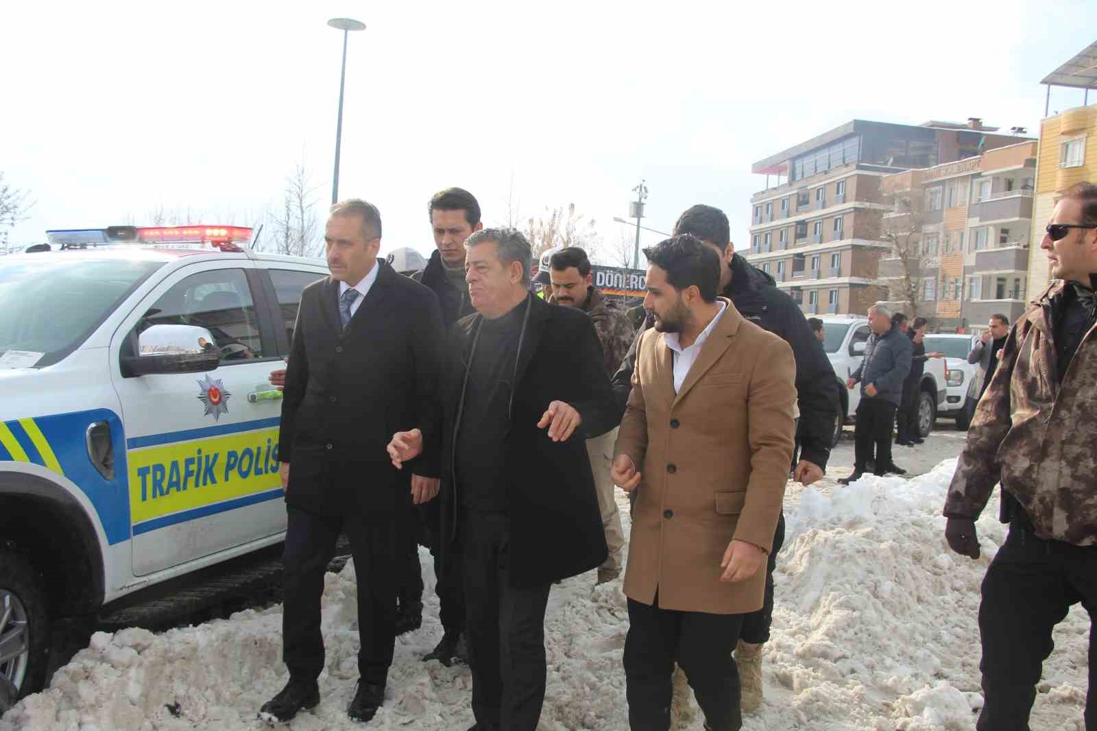 Şırnak kara teslim oldu, kurumlar sahada gücünü gösterdi
Şırnak kara teslim oldu, kurumlar sahada gücünü gösterdi