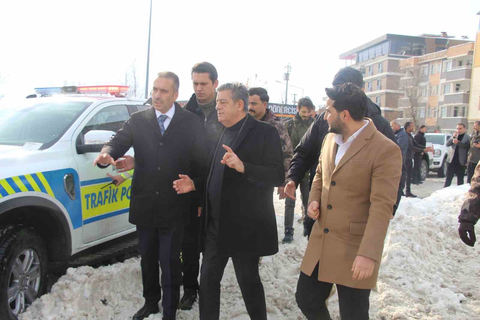 Şırnak kara teslim oldu, kurumlar sahada gücünü gösterdi
Şırnak kara teslim oldu, kurumlar sahada gücünü gösterdi
