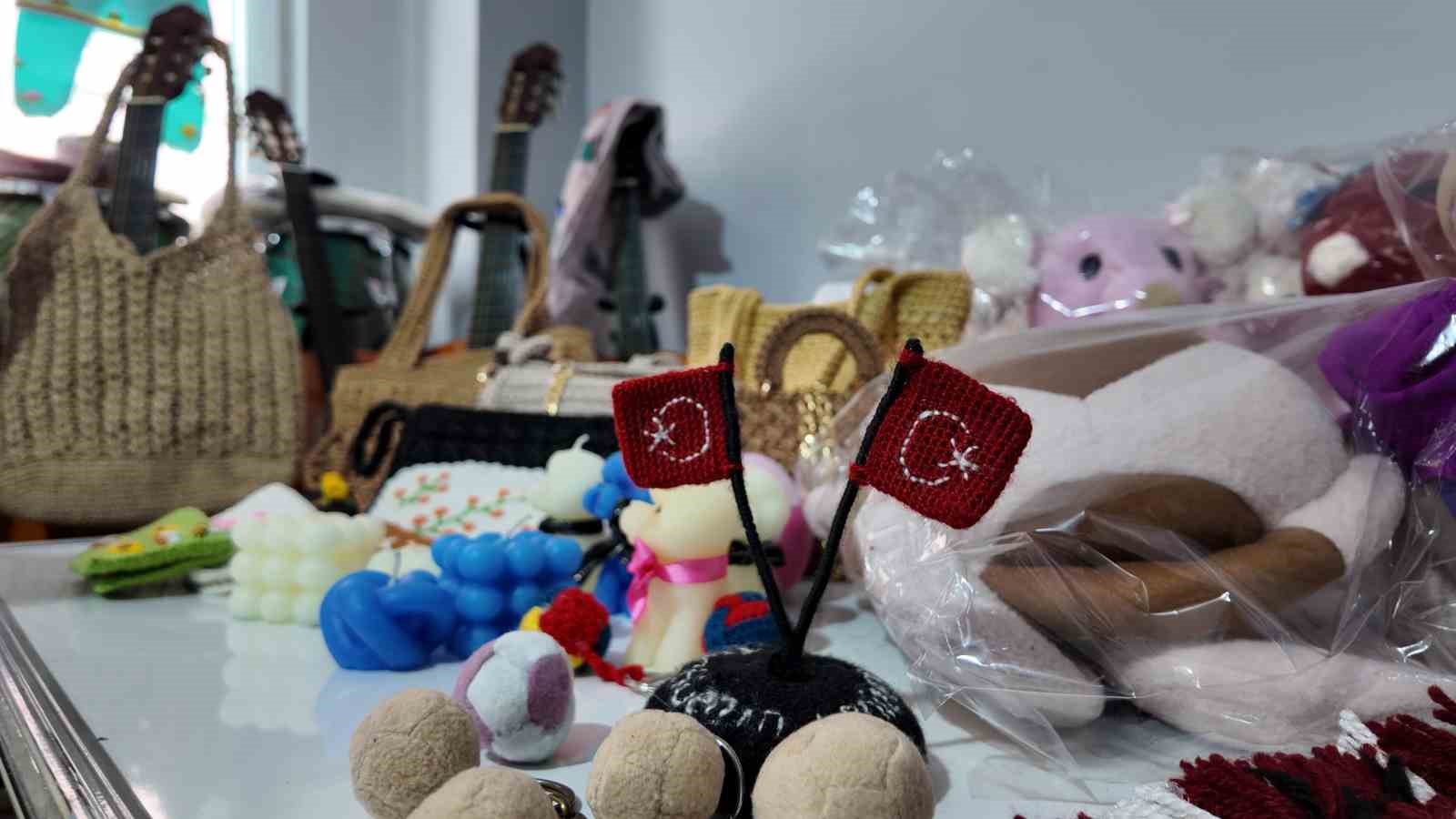 Şırnaklı Kadınların kış sergisine yoğun ilgi
