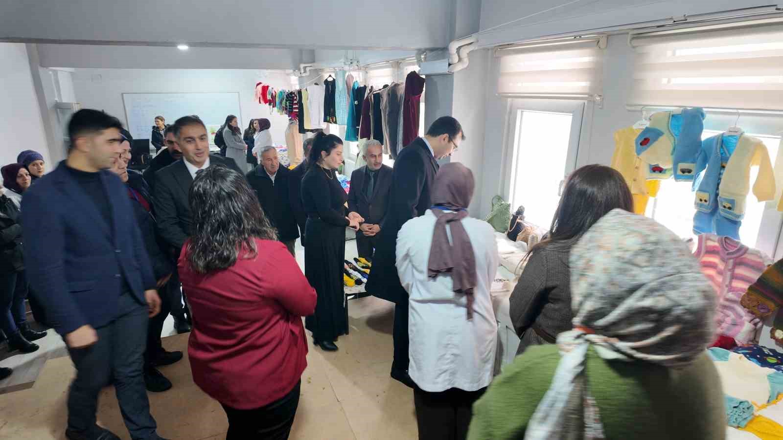 Şırnaklı Kadınların kış sergisine yoğun ilgi
