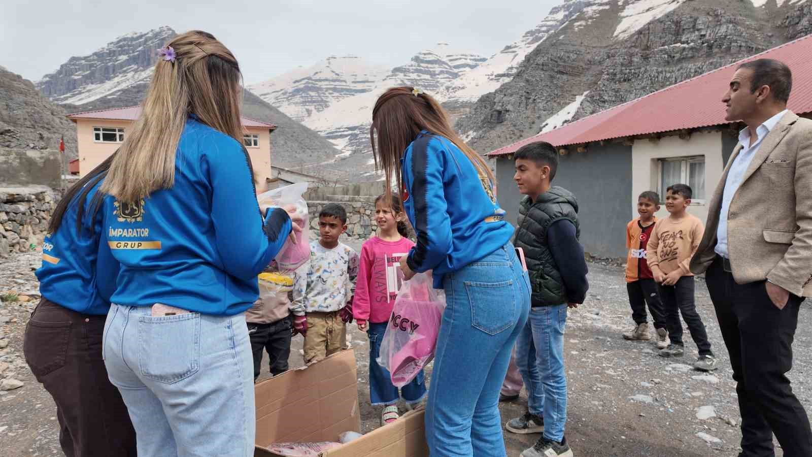 Şırnaklı köy çocuklarına anlamlı hediye
