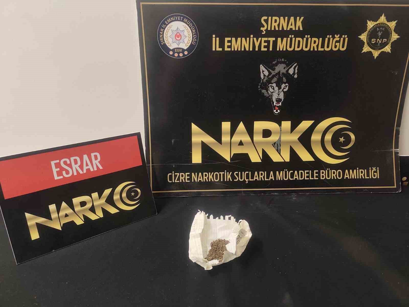 Şırnak’ta 17,8 milyonluk kaçak ürün ele geçirildi: 10 tutuklama
Şırnak’ta 17,8 milyonluk kaçak ürün ele geçirildi: 10 tutuklama