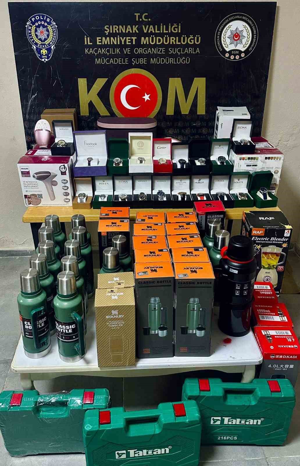 Şırnak’ta 17,8 milyonluk kaçak ürün ele geçirildi: 10 tutuklama
Şırnak’ta 17,8 milyonluk kaçak ürün ele geçirildi: 10 tutuklama