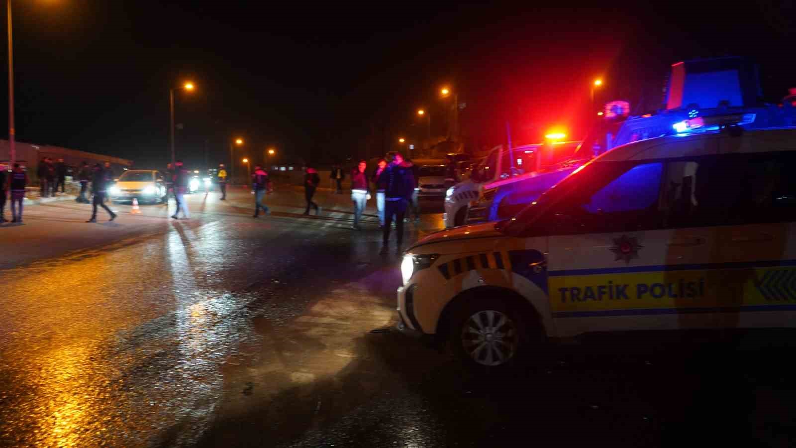 Şırnak’ta ağır trafik bilançosu: 3 ayda 4 can kaybı, 338 yaralı
Şırnak’ta ağır trafik bilançosu: 3 ayda 4 can kaybı, 338 yaralı