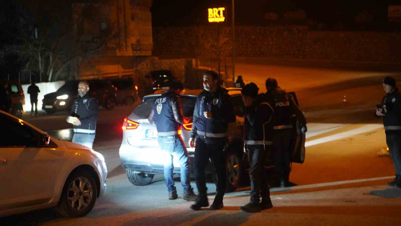 Şırnak’ta ağır trafik bilançosu: 3 ayda 4 can kaybı, 338 yaralı
Şırnak’ta ağır trafik bilançosu: 3 ayda 4 can kaybı, 338 yaralı