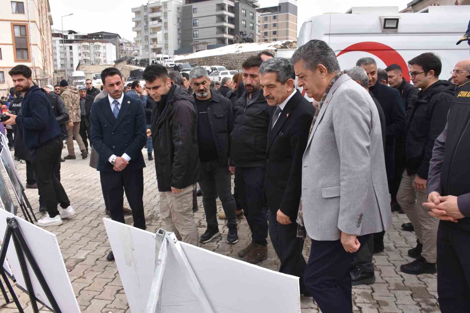 Şırnak’ta asrın felaketinin yıl dönümünde deprem şehitleri dualarla yad edildi
