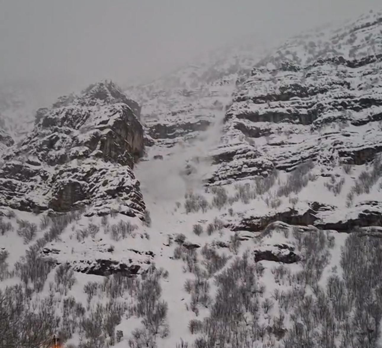 Şırnak’ta çığ düşme anı kamerada
