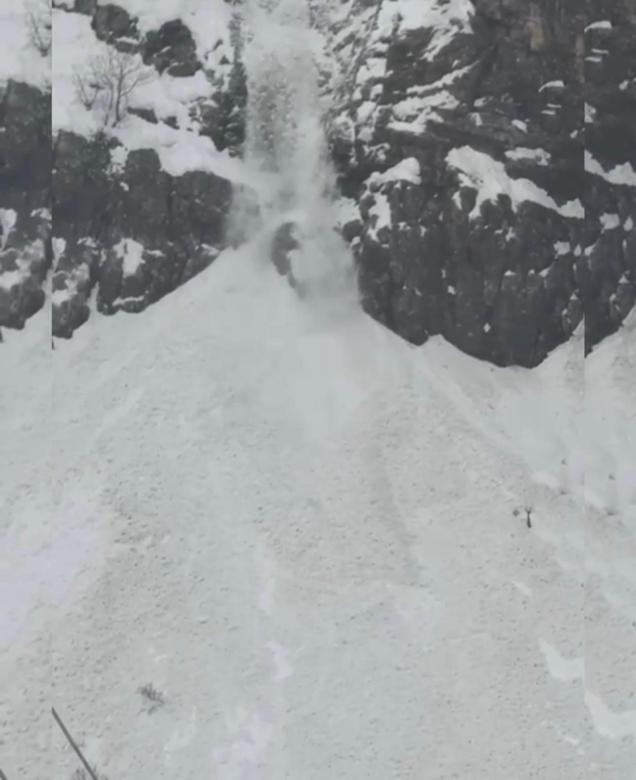 Şırnak’ta çığ düşme anı kamerada
