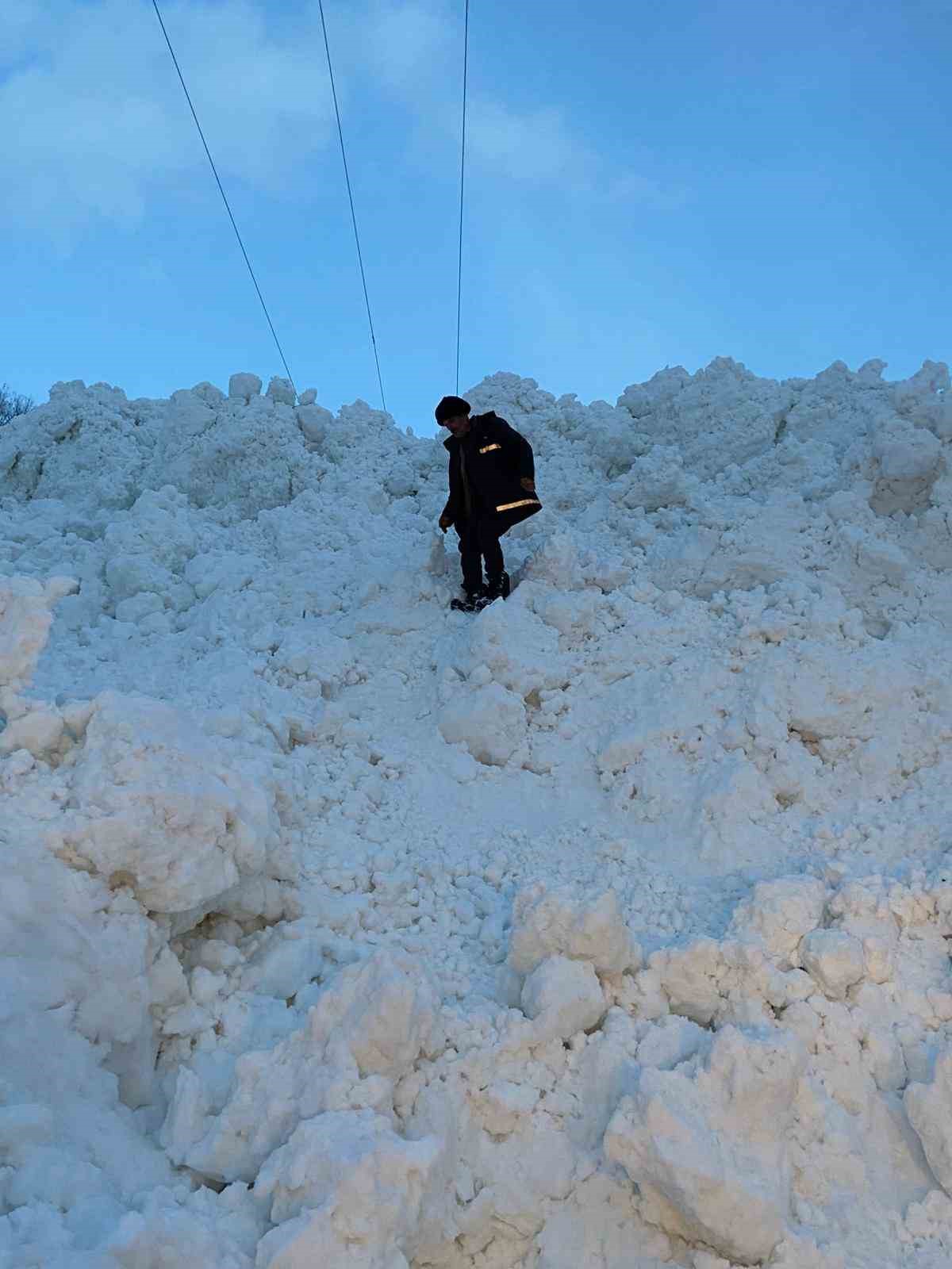 Şırnak’ta çığ düştü: 4 köy yolu ulaşıma kapandı
