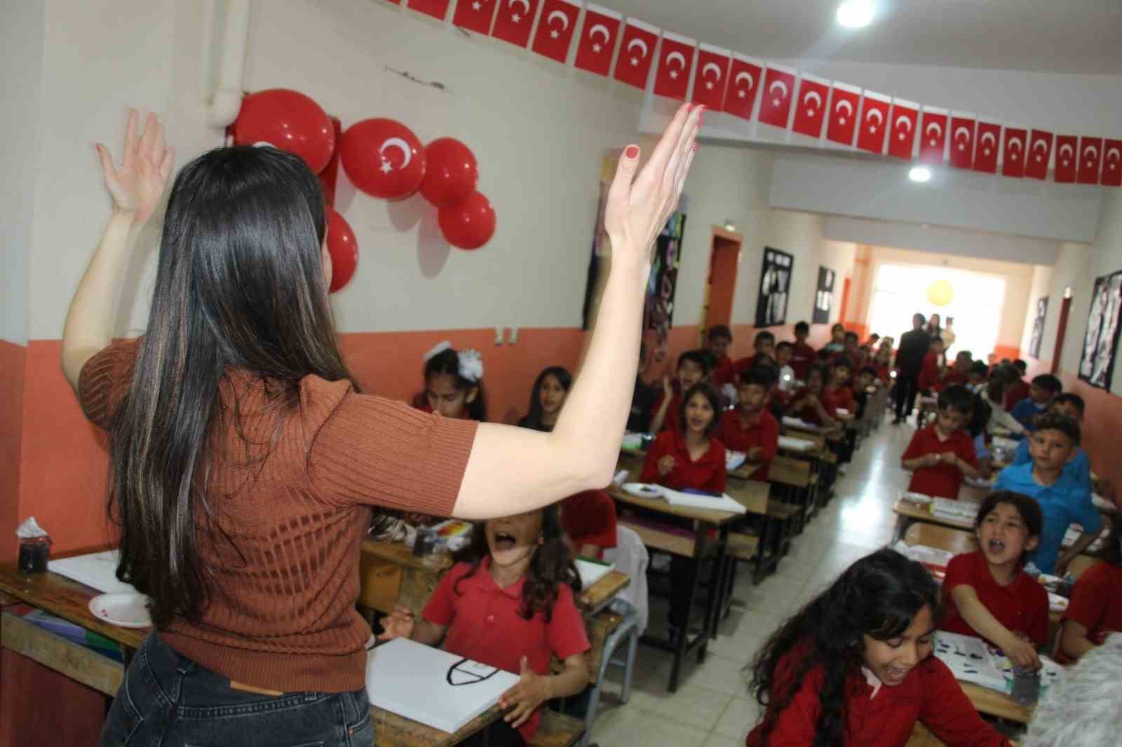 Şırnak’ta çocukların dilekleri 106 balonla gökyüzüne taşındı
