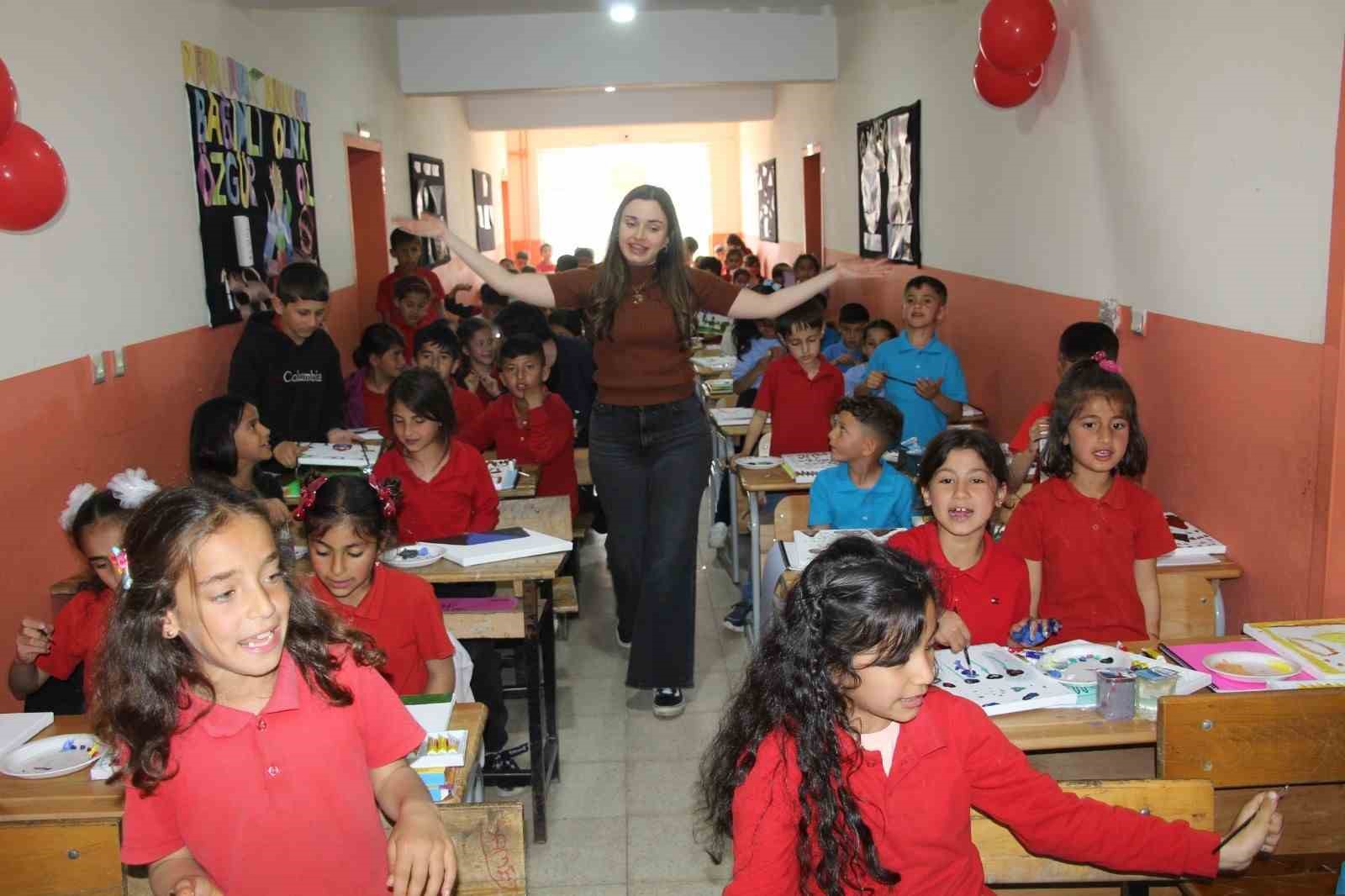 Şırnak’ta çocukların dilekleri 106 balonla gökyüzüne taşındı
