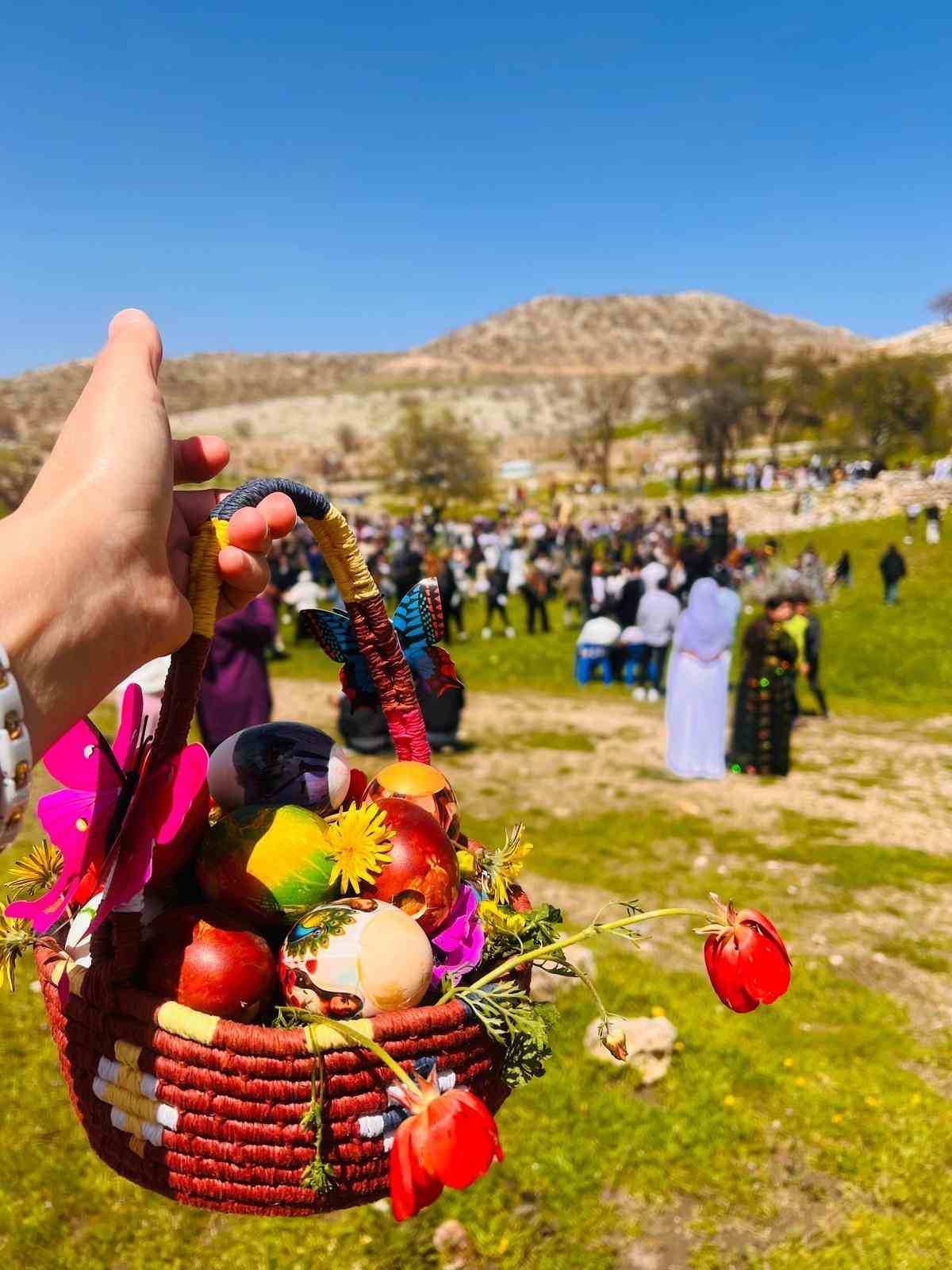 Şırnak’ta Ezidiler ’Çarşema Sor Bayramı’nı festival havasında kutladı
