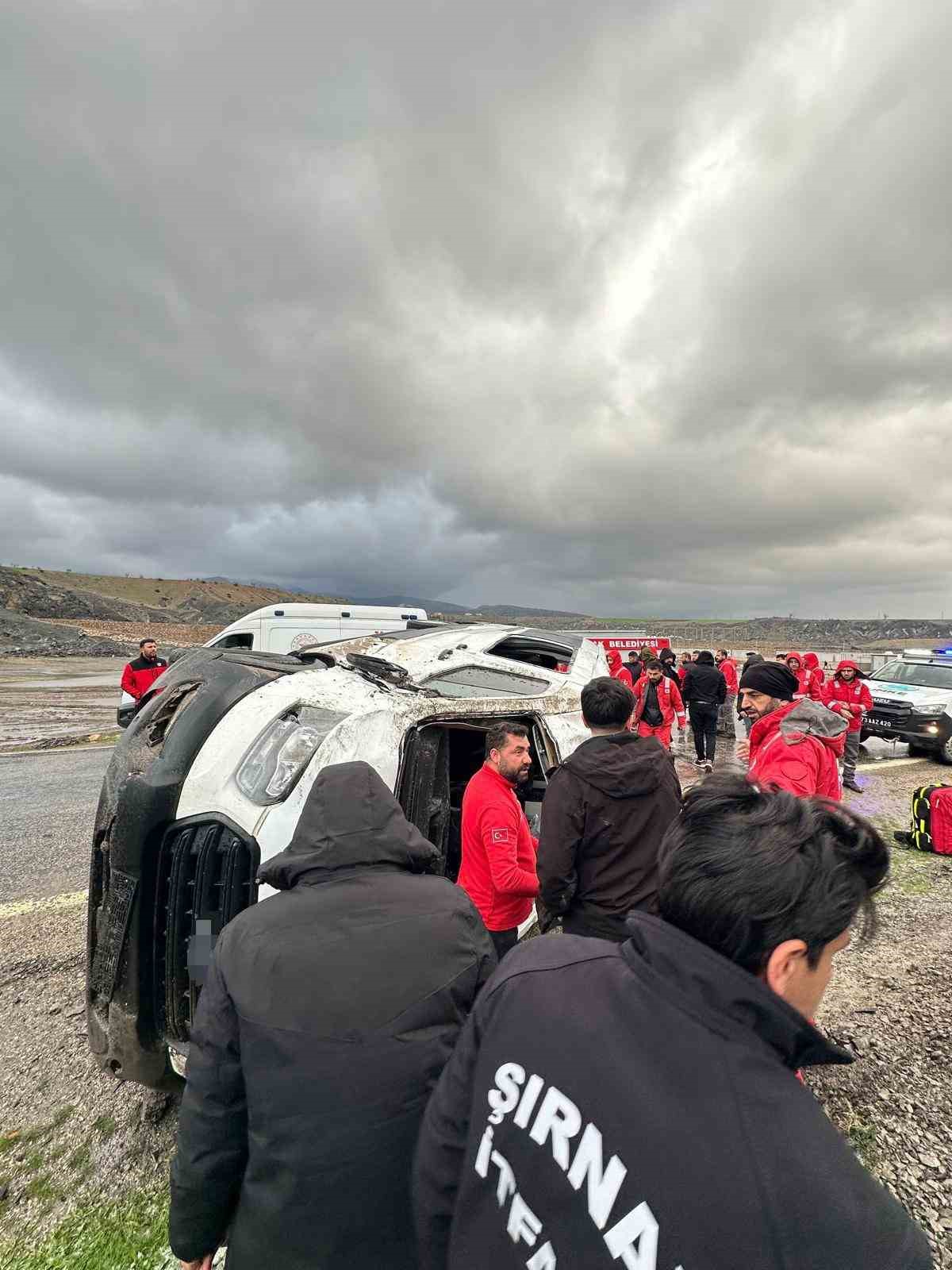 Şırnak’ta işçileri taşıyan servis kaza yaptı: 9 yaralı
