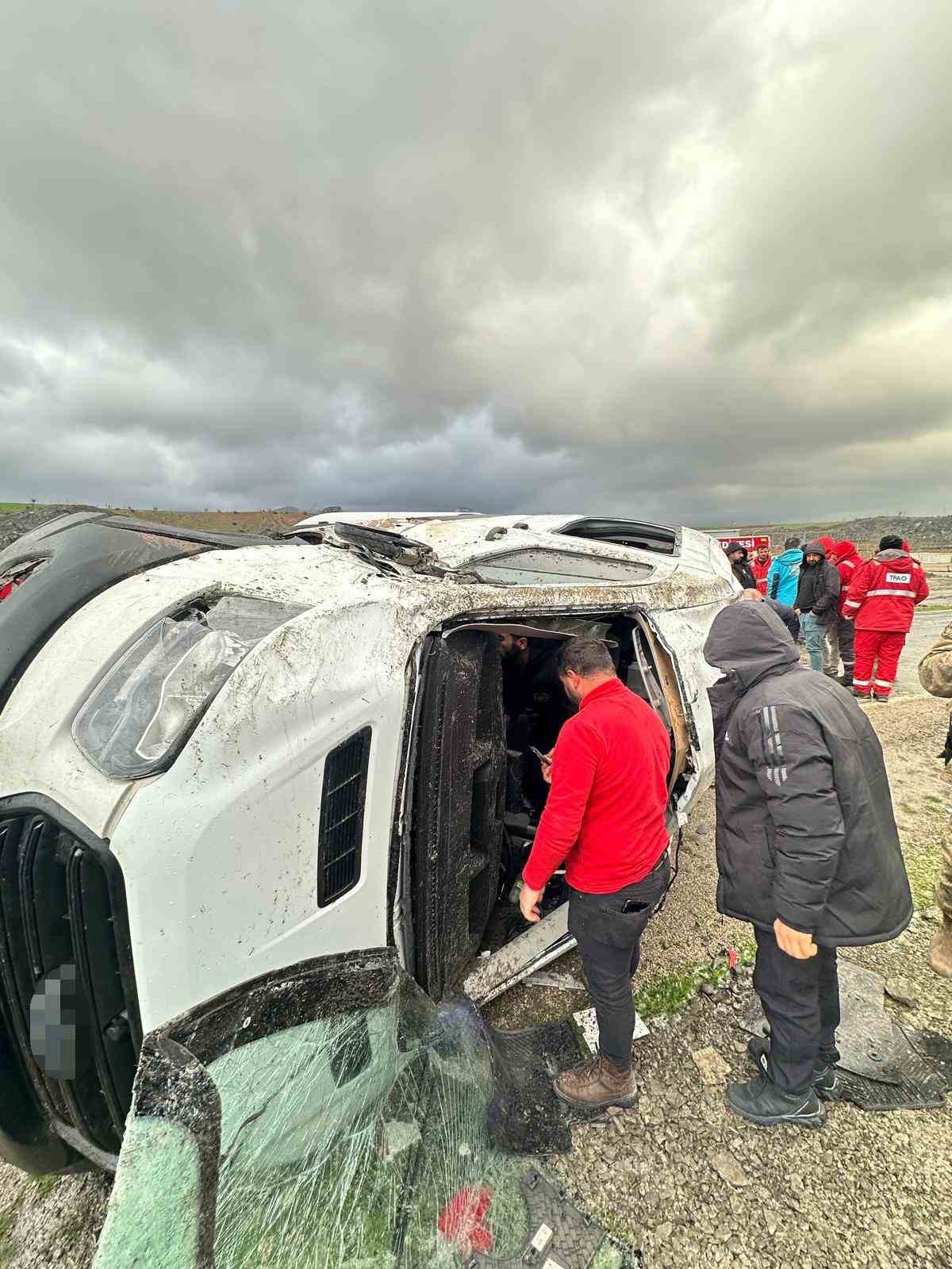 Şırnak’ta işçileri taşıyan servis kaza yaptı: 9 yaralı
