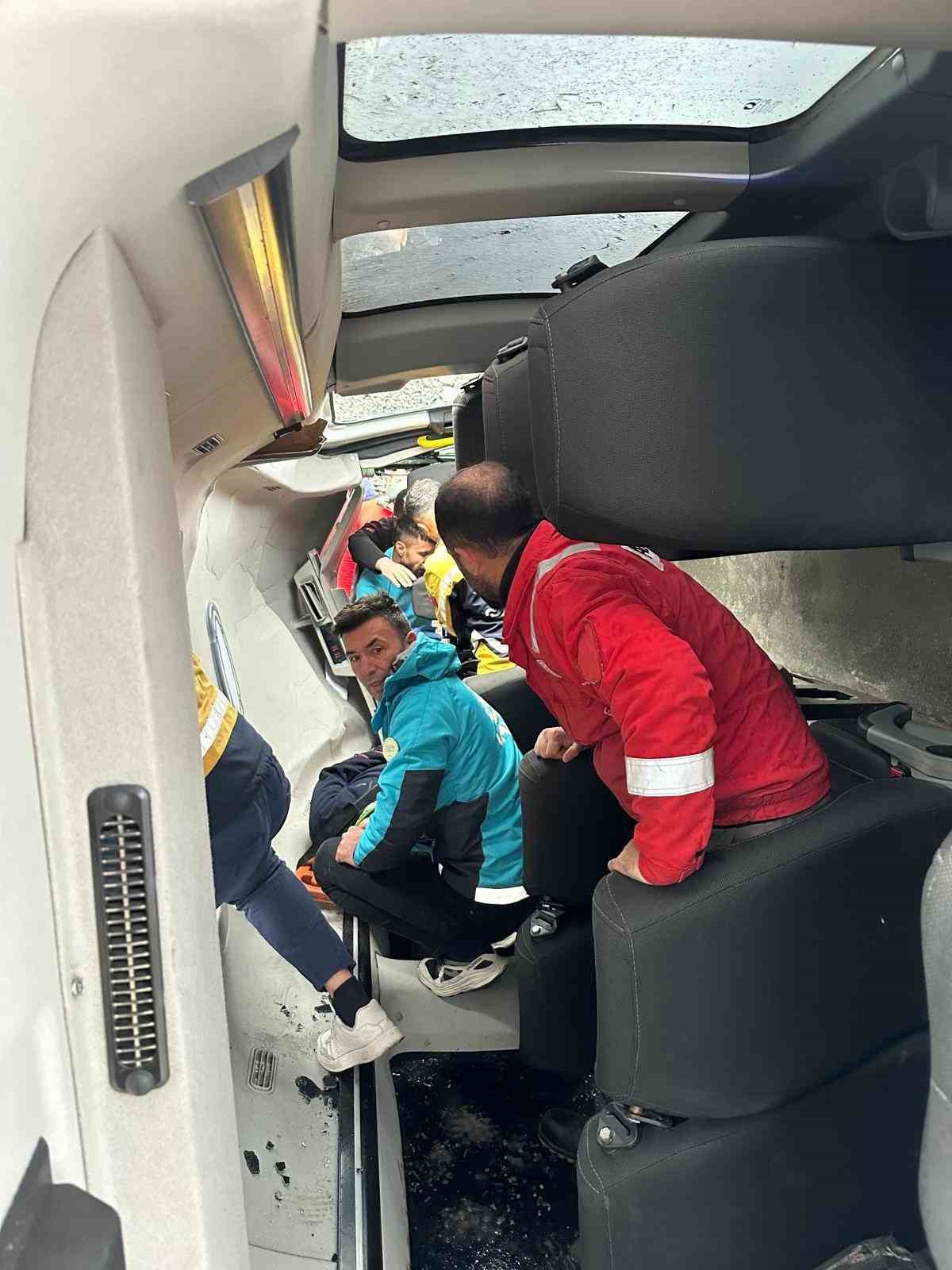 Şırnak’ta işçileri taşıyan servis kaza yaptı: 9 yaralı
