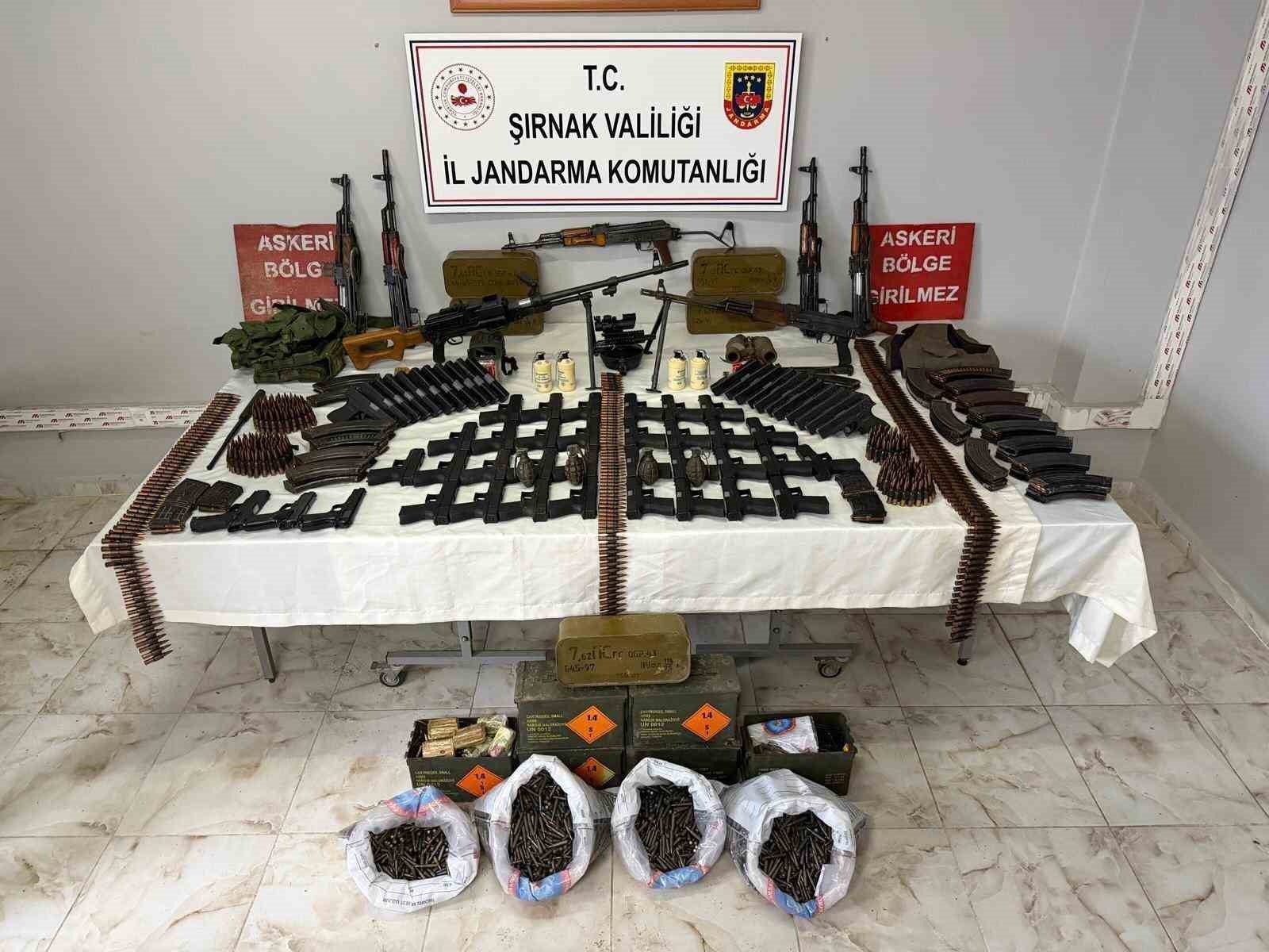 Şırnak’ta jandarma ekipleri cephanelik ele geçirdi: 20 tutuklama
Şırnak’ta jandarma ekipleri cephanelik ele geçirdi: 20 tutuklama
