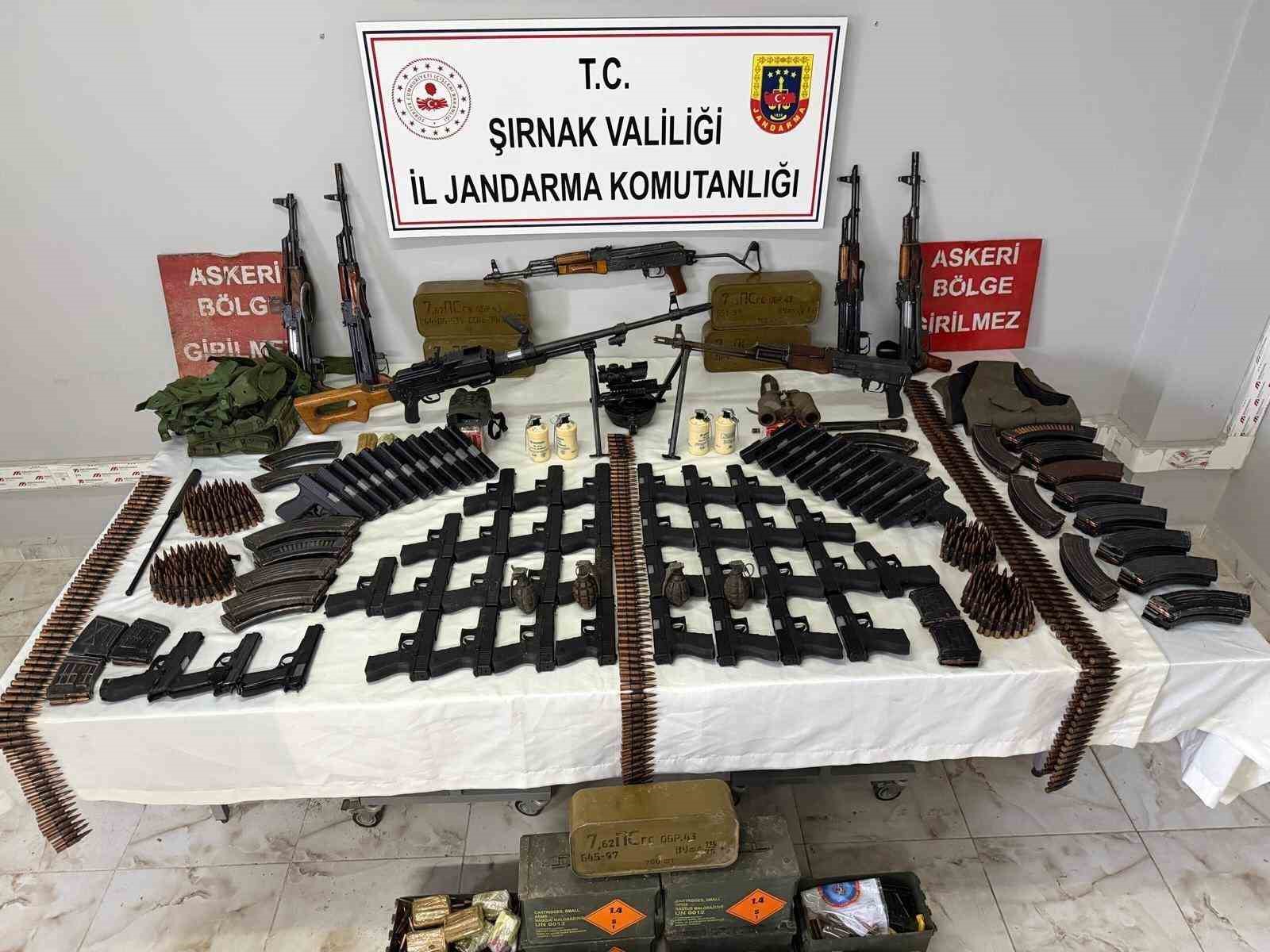Şırnak’ta jandarma ekipleri cephanelik ele geçirdi: 20 tutuklama
Şırnak’ta jandarma ekipleri cephanelik ele geçirdi: 20 tutuklama