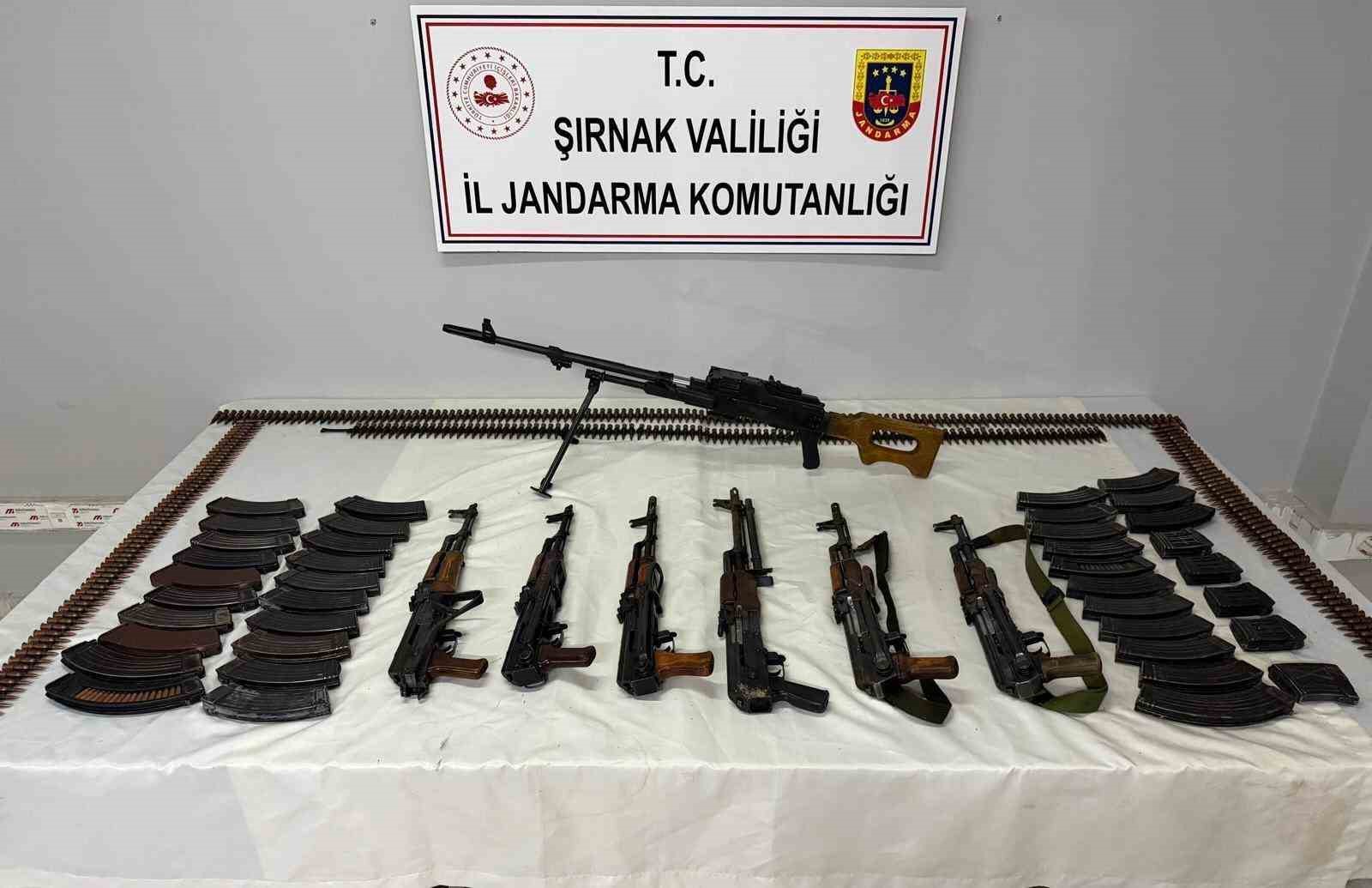 Şırnak’ta jandarma ekipleri cephanelik ele geçirdi: 20 tutuklama
Şırnak’ta jandarma ekipleri cephanelik ele geçirdi: 20 tutuklama