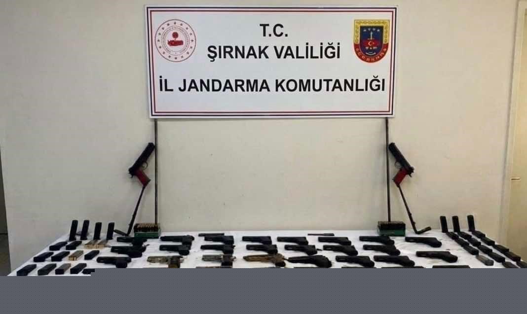 Şırnak’ta jandarma ekipleri cephanelik ele geçirdi
Şırnak’ta jandarma ekipleri cephanelik ele geçirdi