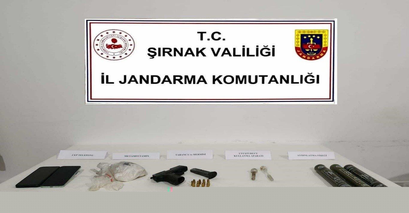 Şırnak’ta jandarma ekipleri cephanelik ele geçirdi
Şırnak’ta jandarma ekipleri cephanelik ele geçirdi