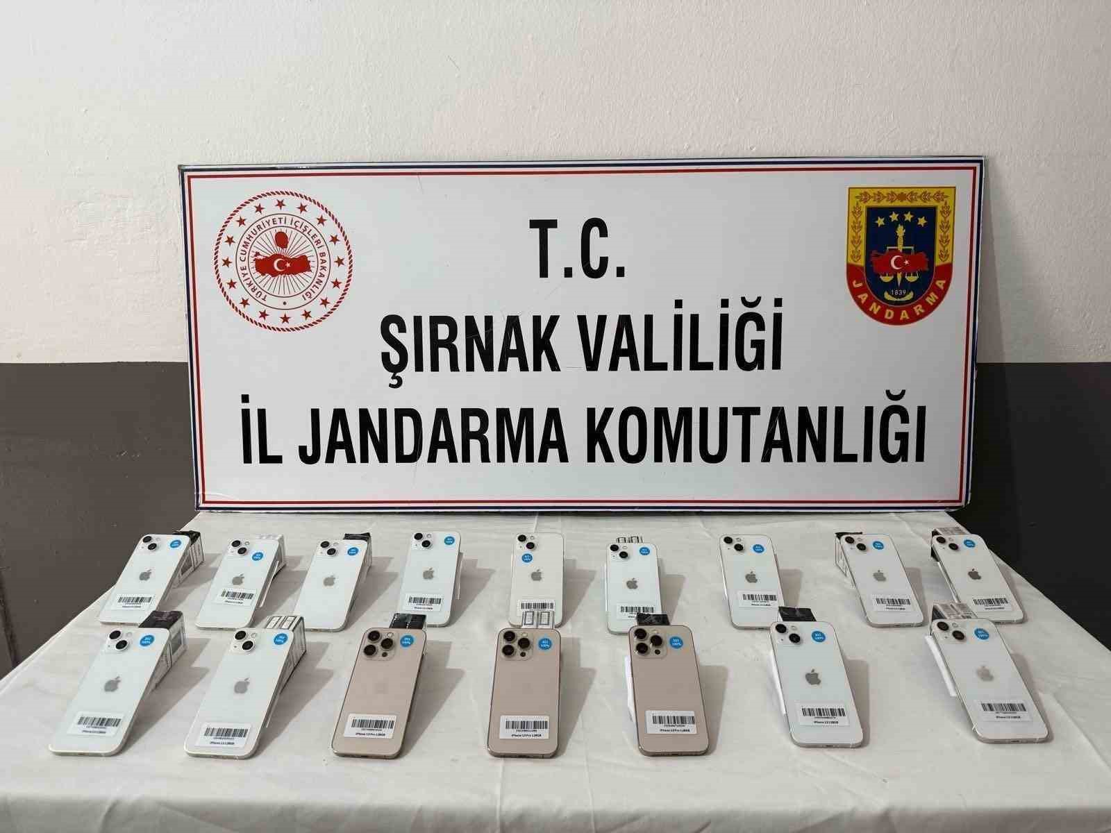 Şırnak’ta jandarma ekiplerinden asayiş, narkotik ve kaçakçılık operasyonu: 27 tutuklama
Şırnak’ta jandarma ekiplerinden asayiş, narkotik ve kaçakçılık operasyonu: 27 tutuklama