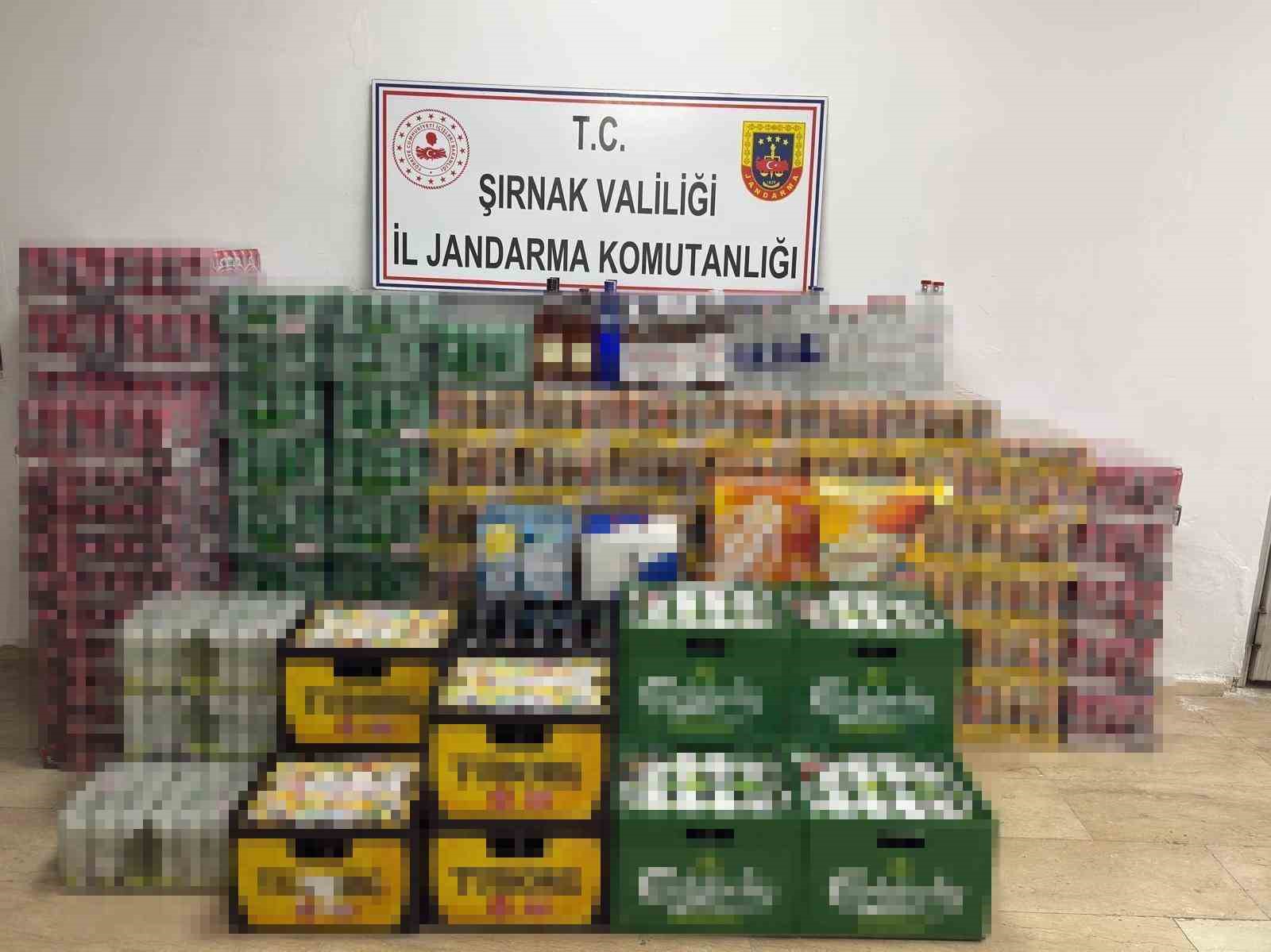 Şırnak’ta jandarmadan kaçakçılık operasyonu: 34,5 milyon liralık kaçak malzeme ele geçirildi
Şırnak’ta jandarmadan kaçakçılık operasyonu: 34,5 milyon liralık kaçak malzeme ele geçirildi