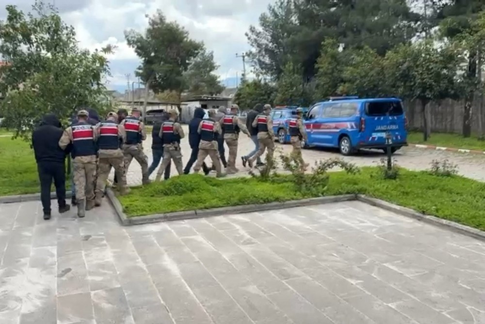 Şırnak’ta JASAT’tan kaçış yok: 42 aranan şahıs yakalandı, 16’sı tutuklandı
